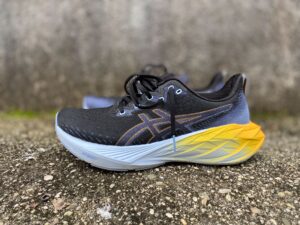 Asics Novablast 4, la daily trainer in continua evoluzione