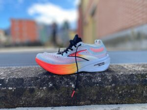 Brooks Hyperion Elite 4, luci e ombre... la doppia recensione