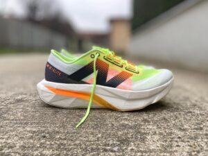 New Balance FuelCell SC Elite v4, naturalmente veloce