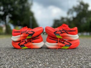 Asics Metaspeed Paris, Edge e Sky a confronto: il test su pista e su strada