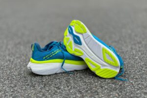 Hurricane 24, la maxi scarpa stabile di Saucony, first look e vista da dentro