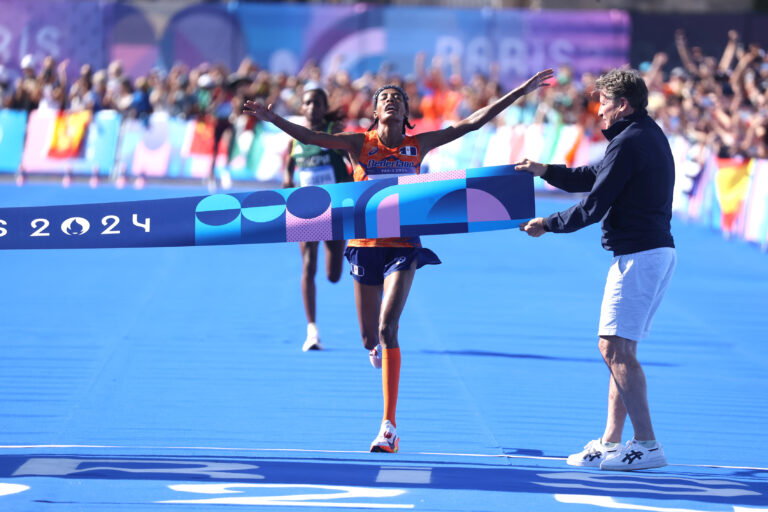 Sifan Hassan al traguardo della maratona olimpica (foto Colombo)