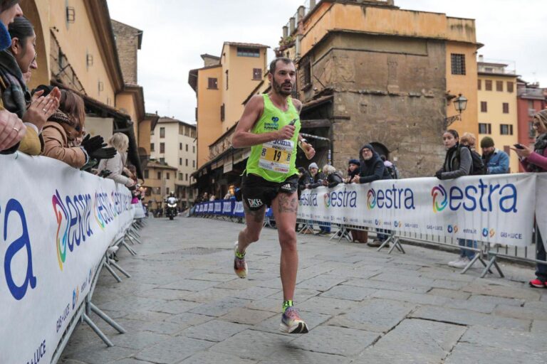 Andrea Soffientini alla maratona di Firenze (foto Phototoday)