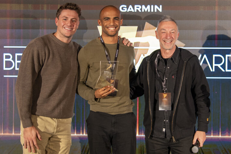 Diego Pettorossi premiato ai Garmin Beat Yesterday 2024 da Linus e Niccolò Martinenghi